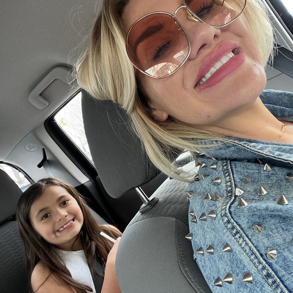 Meet your Posher, Kelly - Picture 1 of 1